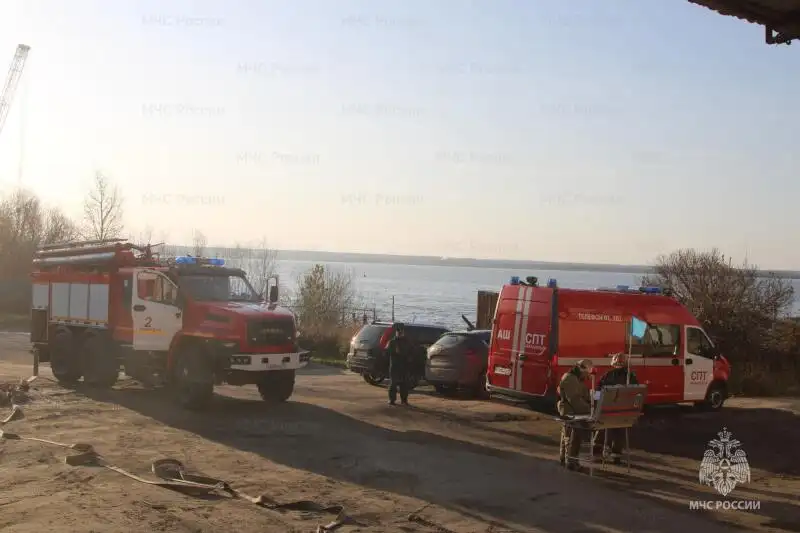 В Архангельске условно произошел пожар на складе рыбной компании